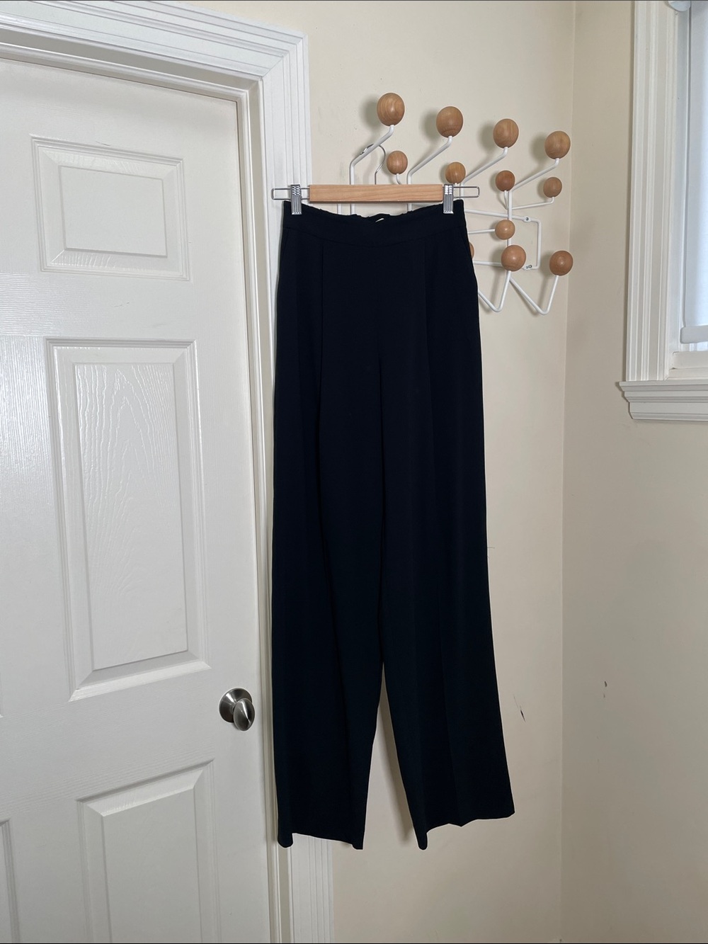 Aritzia - Babaton Flowy Wide-Leg High-Rise Trousers - Black  4